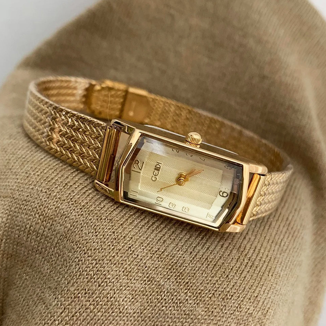 Harmann Women Quartz Wrist Watch